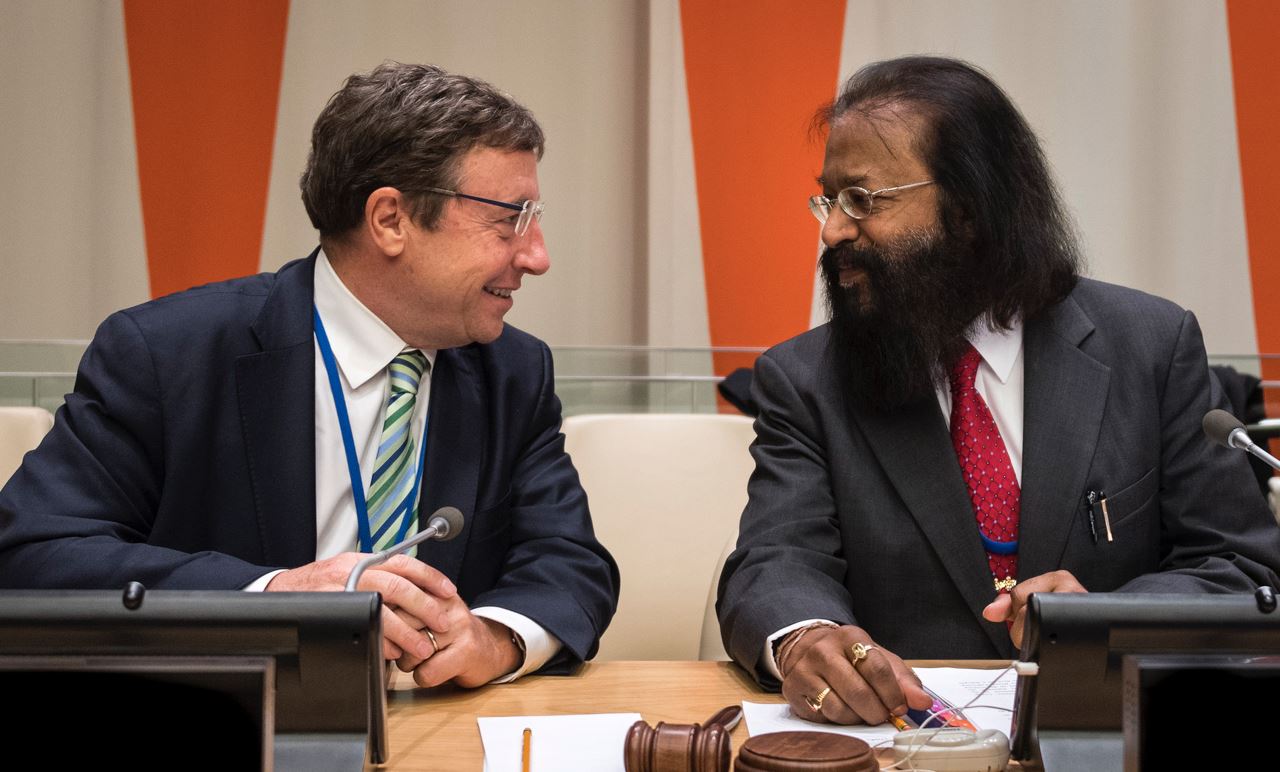 Achim Steiner in meeting